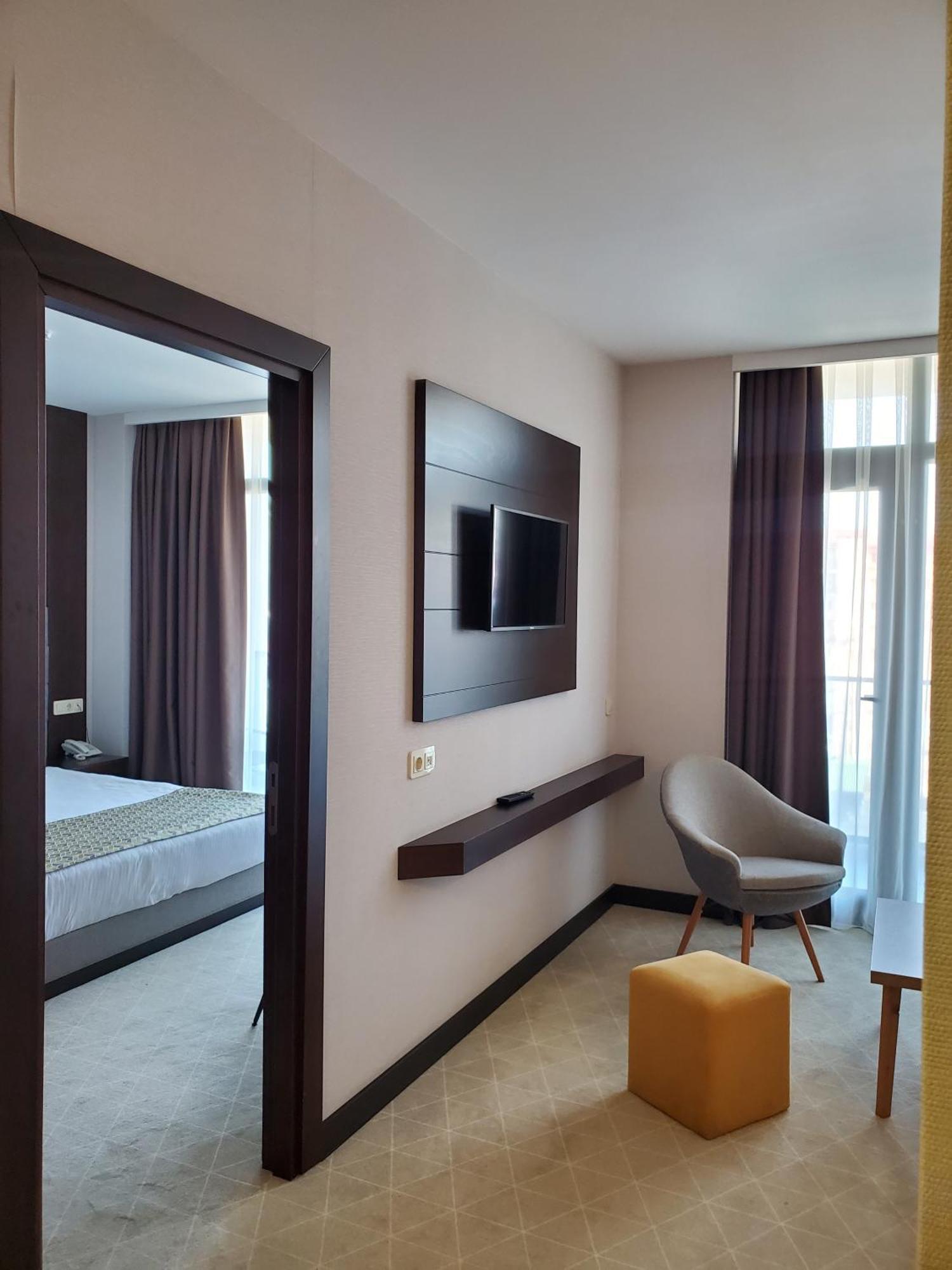 Hotel Salvador Batumi Eksteriør bilde